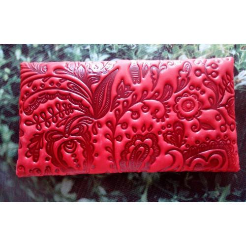 Шкіряний гаманець-конверт Turtle на заклепках, Бабка в квітках, червоний